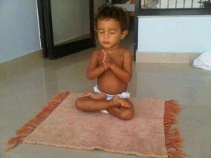 Enfant en méditation